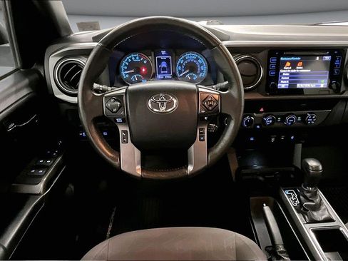Used 2019 Toyota Tacoma TRD Off-Road AWD/4WD image 9