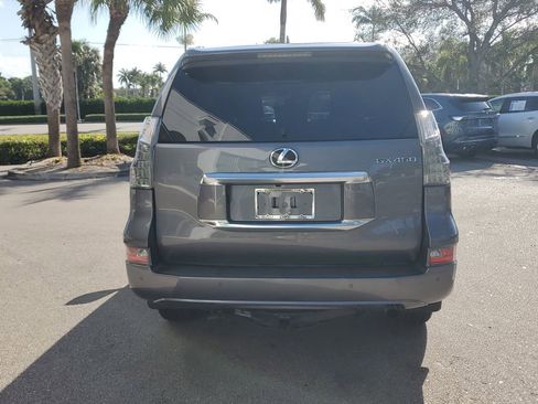 Used 2023 Lexus GX 460 Premium w/ Premium Package image 4