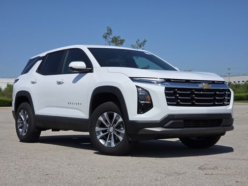 Used 2025 Chevrolet Equinox LT w/ Safety and Technology Package FWD image 2