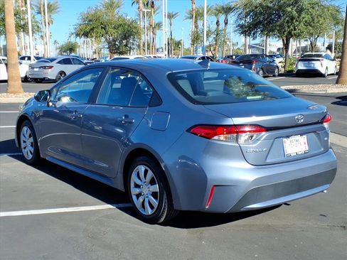 Used 2021 Toyota Corolla LE image 10