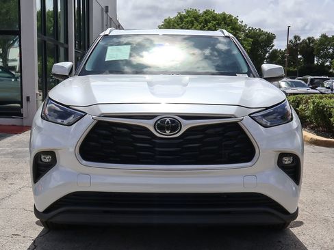 Used 2023 Toyota Highlander XLE FWD image 10