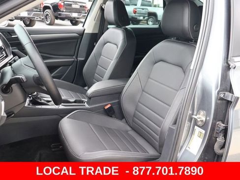 Used 2024 Volkswagen Jetta SE FWD image 15