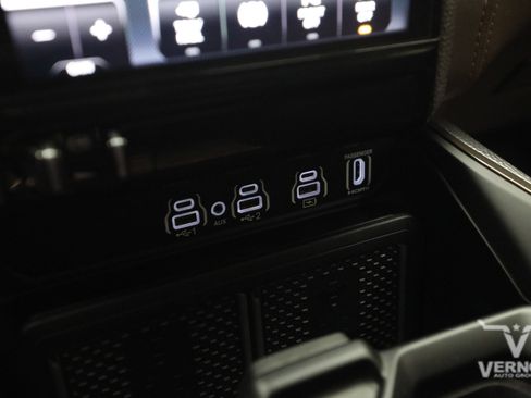 Used 2025 RAM 2500 Limited AWD/4WD image 24