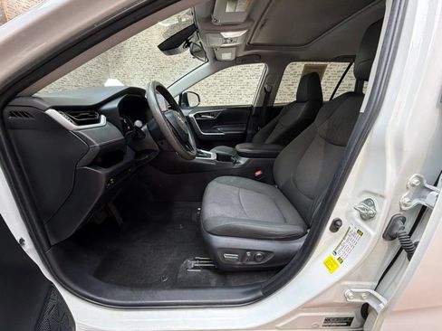 Used 2023 Toyota RAV4 XLE w/ Convenience Package FWD image 21