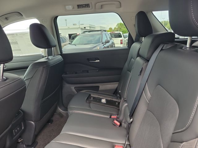 New 2026 Nissan Pathfinder SL FWD image 10