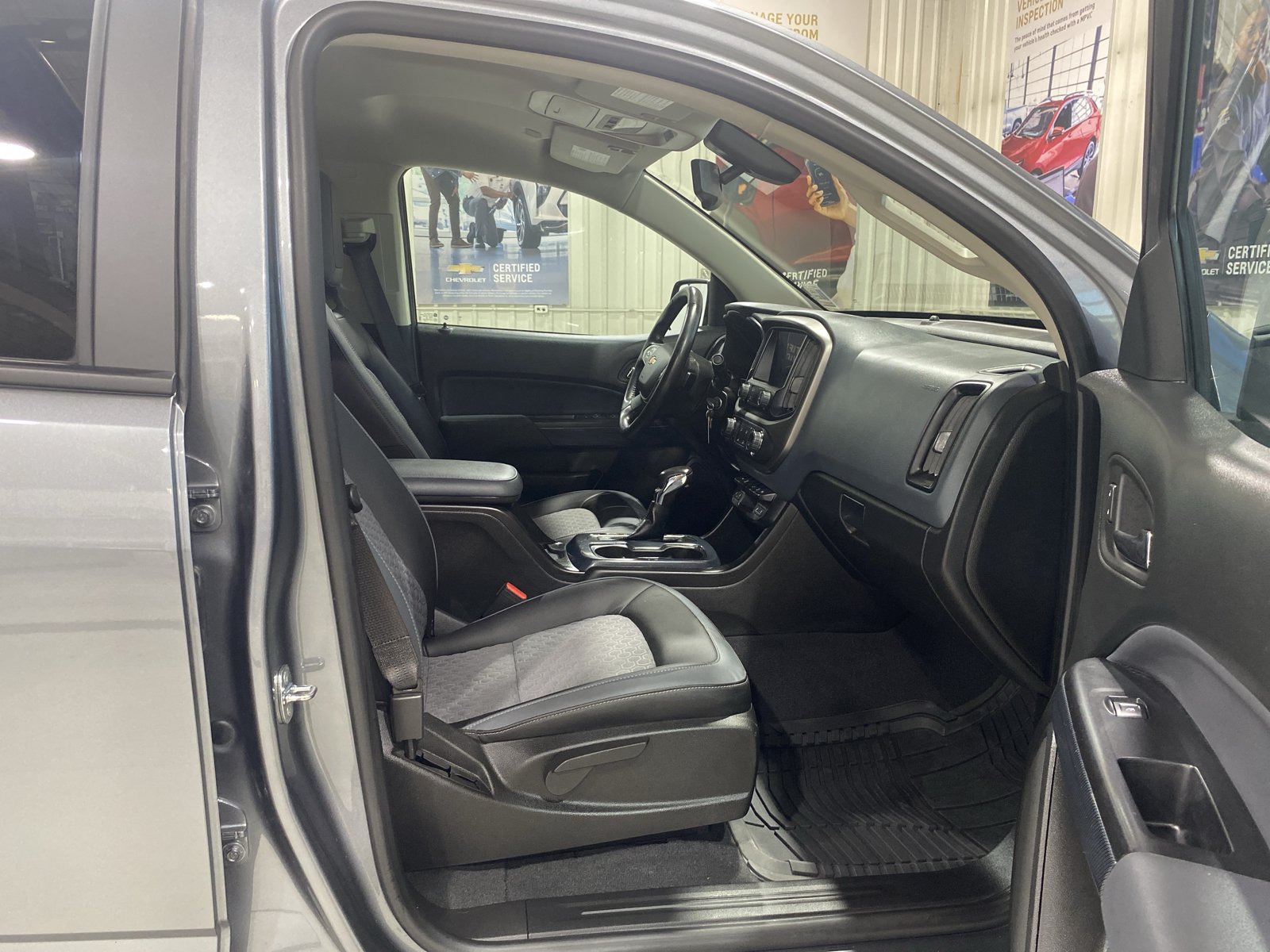 Used 2022 Chevrolet Colorado Z71 AWD/4WD image 16
