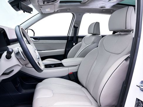 Used 2023 Hyundai Palisade Calligraphy image 21