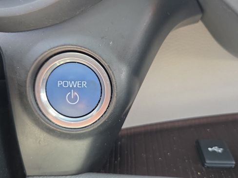 Used 2021 Toyota Sienna XLE w/ XLE Plus Package FWD image 14