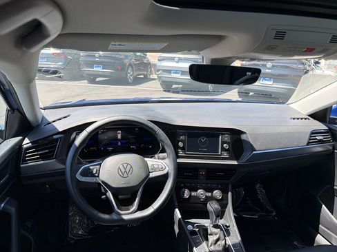 Certified 2023 Volkswagen Jetta SE w/ Panoramic Sunroof Package FWD image 15