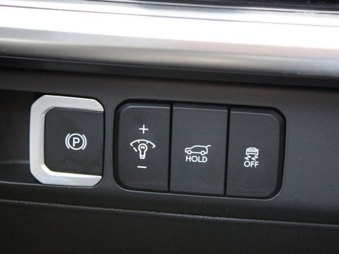 Used 2025 Hyundai Santa Fe SEL FWD image 23