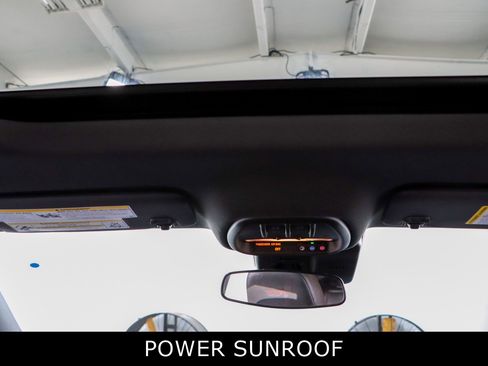 Used 2024 Chevrolet Trax RS w/ Sunroof Package FWD image 21