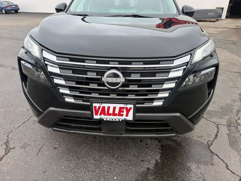Used 2024 Nissan Rogue SV AWD/4WD image 11