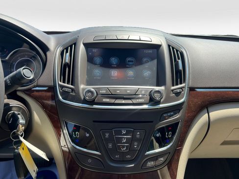 Used 2016 Buick Regal FWD image 17