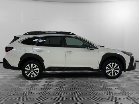 Used 2023 Subaru Outback Premium AWD/4WD image 6
