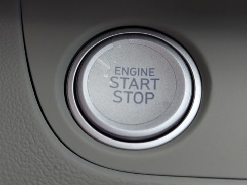 Used 2025 Hyundai Elantra Limited image 28