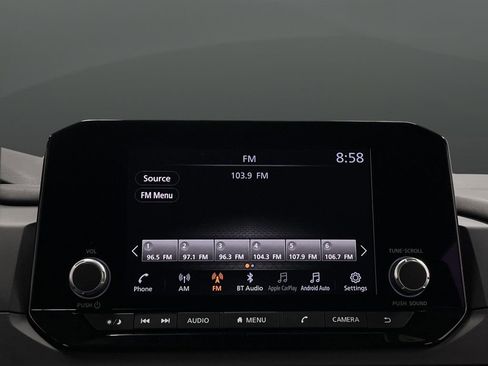 Used 2024 Nissan Pathfinder S image 16