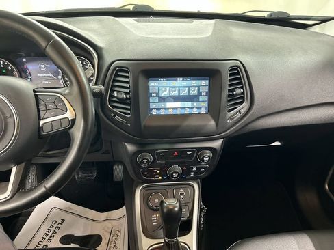 Used 2018 Jeep Compass Latitude w/ Popular Equipment Group AWD/4WD image 18
