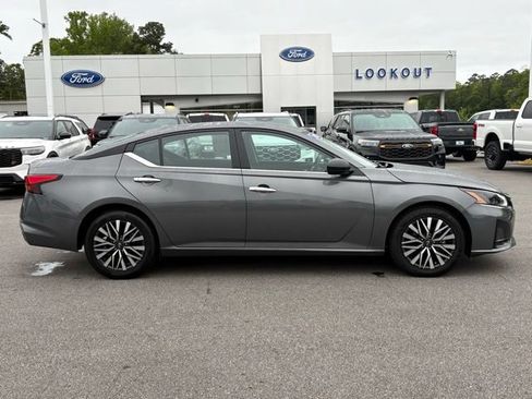 Used 2025 Nissan Altima 2.5 SV FWD image 6