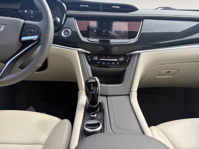 Certified 2023 Cadillac XT6 Premium Luxury w/ Technology Package AWD/4WD image 11
