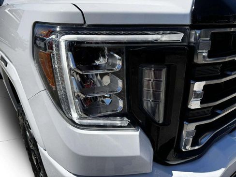 Used 2021 GMC Sierra 2500 AT4 w/ AT4 Premium Plus Package AWD/4WD image 9