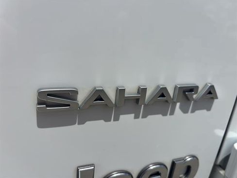 Used 2022 Jeep Wrangler Unlimited Sahara w/ Cold Weather Group AWD/4WD image 17