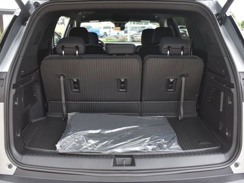 New 2026 Chevrolet Traverse LT w/ Driver Confidence Package FWD image 18