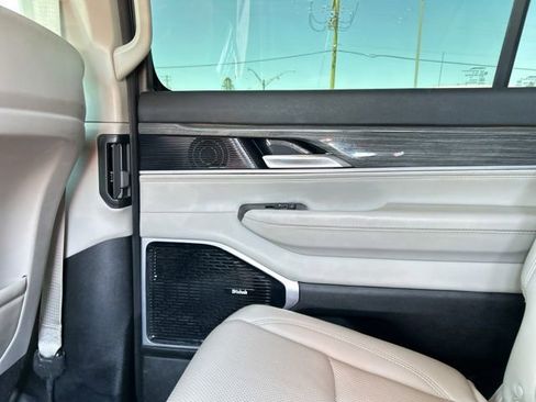 Used 2022 Jeep Wagoneer Series III w/ Premium Group I AWD/4WD image 29