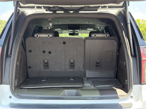Used 2022 Chevrolet Tahoe LT w/ Luxury Package RWD image 32