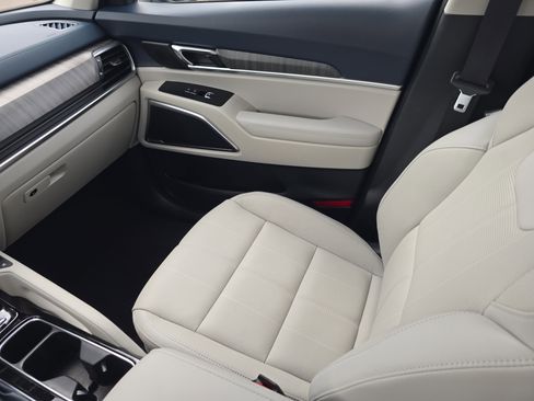 Certified 2024 Kia Telluride EX w/ EX Captain's Chair Package image 16