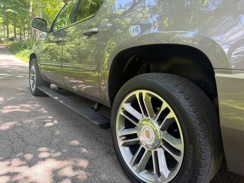 Used 2014 Cadillac Escalade ESV Premium AWD/4WD image 5