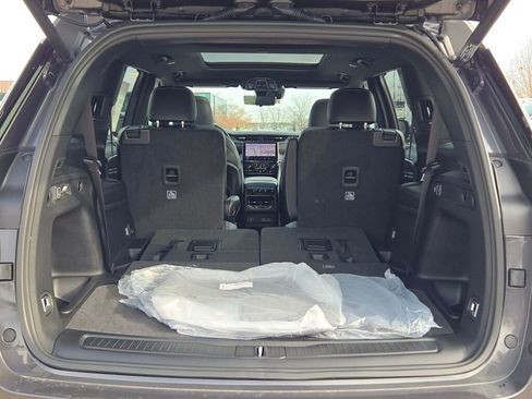 New 2025 Jeep Grand Cherokee L Limited w/ Luxury Tech Group II image 17