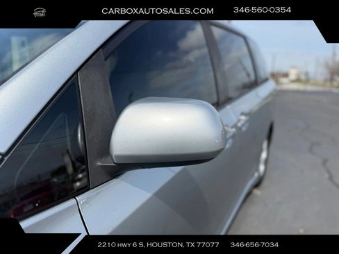 Used 2020 Toyota Sienna LE w/ Carpet Mat Package image 8