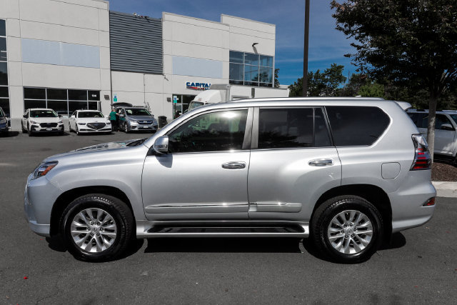 Used 2016 Lexus GX 460 w/ Premium Package AWD/4WD image 17