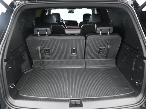 Used 2024 Chevrolet Traverse Z71 image 11