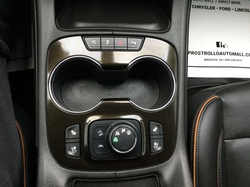 Used 2021 GMC Acadia AT4 w/ Technology Package image 17