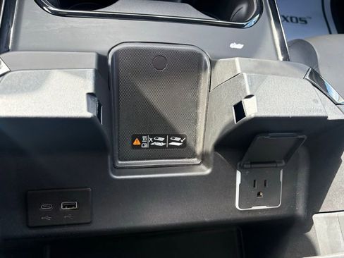 Used 2024 Chevrolet Silverado 2500 ZR2 w/ Technology Package AWD/4WD image 26