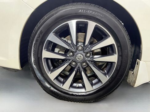 Used 2016 Nissan Altima 2.5 SV FWD image 14