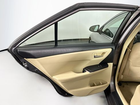 Used 2017 Toyota Camry LE w/ Moonroof Package FWD image 25