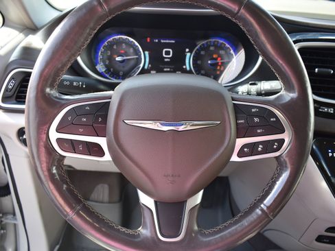 Used 2020 Chrysler Pacifica Touring-L Plus w/ Tire & Wheel Group image 13