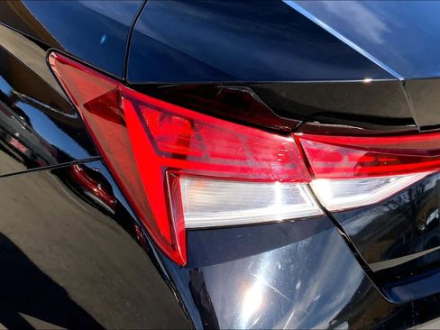 Used 2024 Hyundai Elantra Blue image 28