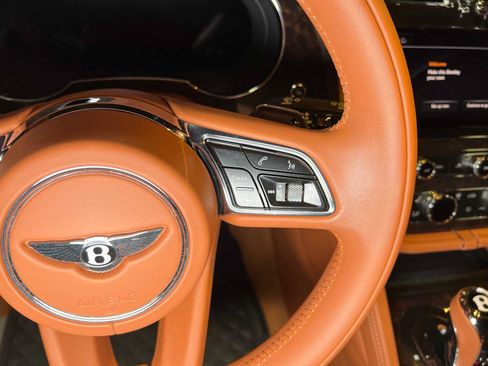 Used 2022 Bentley Bentayga AWD/4WD image 34