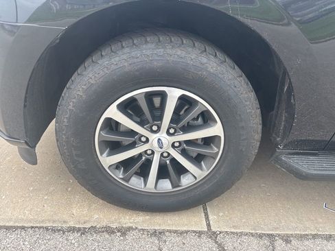 Used 2019 Ford Expedition XLT w/ Equipment Group 201A AWD/4WD image 9