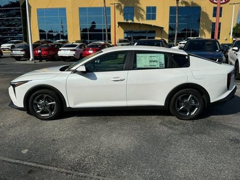 New 2025 Kia K4 FWD image 2