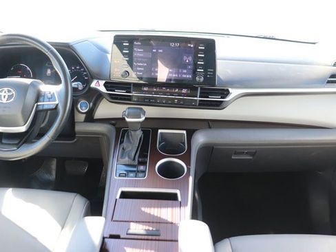 Used 2023 Toyota Sienna XLE image 14