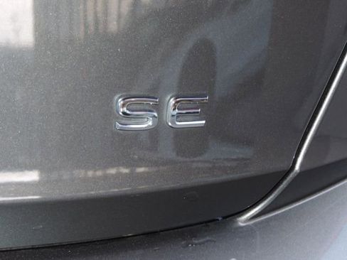 Used 2024 Volkswagen Jetta SE FWD image 17