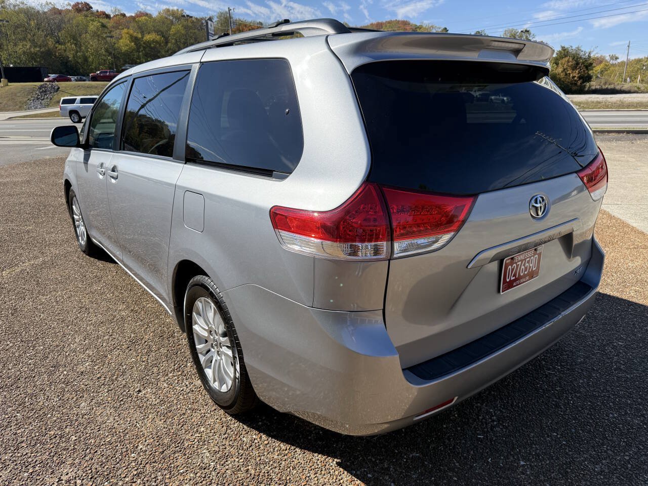 Used 2011 Toyota Sienna XLE w/ Entertainment Pkg FWD image 5