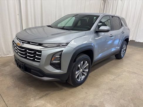 Used 2026 Chevrolet Equinox LT FWD image 8