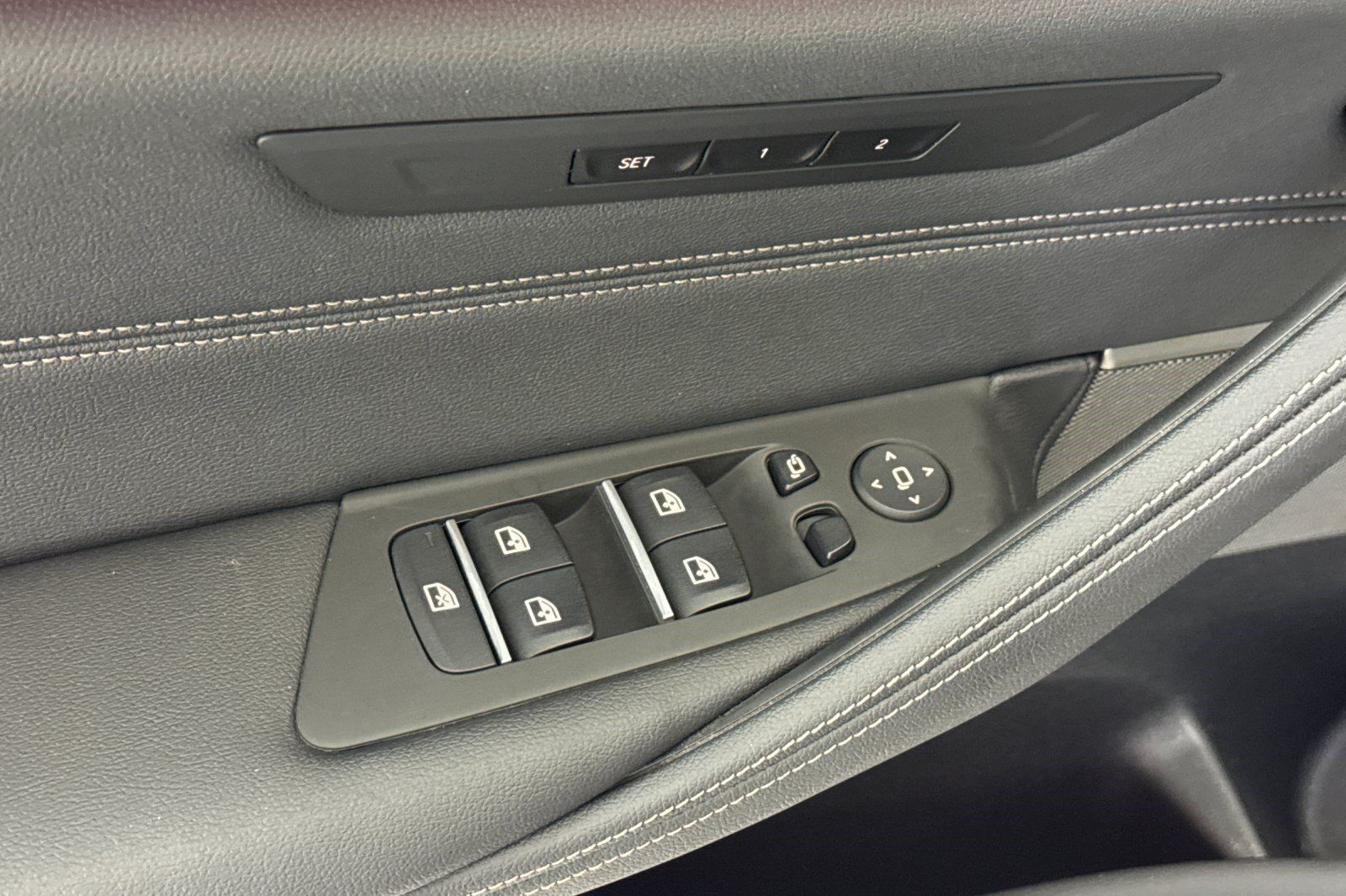 Used 2023 BMW 540i w/ M Sport Package RWD image 14