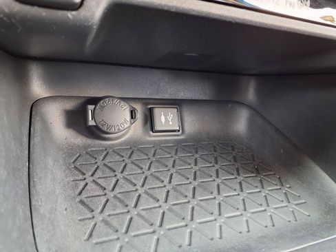 Used 2019 Toyota RAV4 LE AWD/4WD image 11