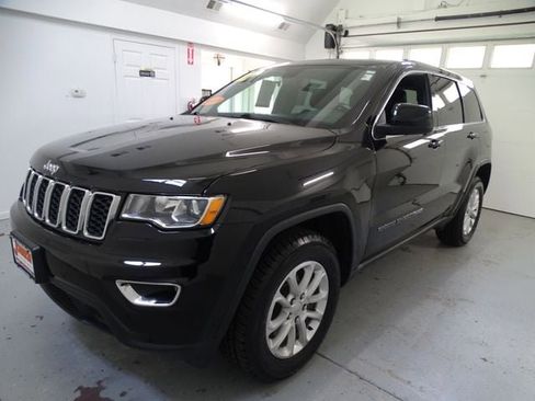 Certified 2022 Jeep Grand Cherokee Laredo X AWD/4WD image 17